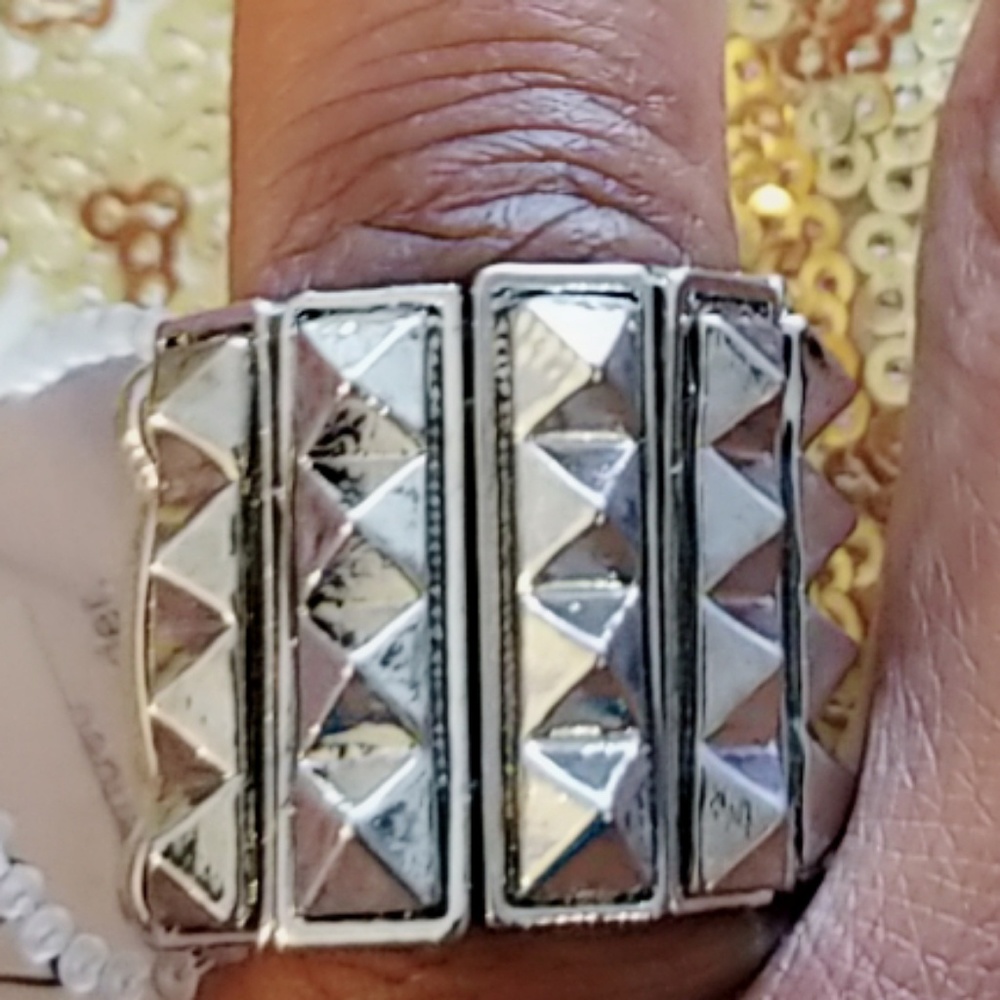 Silver stretch ring . Brand new lead COMPLIANT